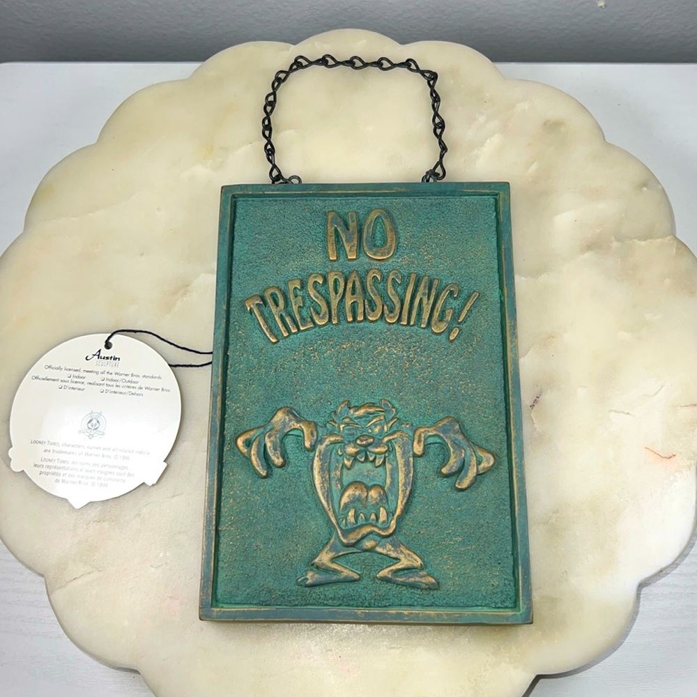 Vintage Austin Sculpture Warner Brothers Taz NO TRESPASSING Sign 1997 NWT